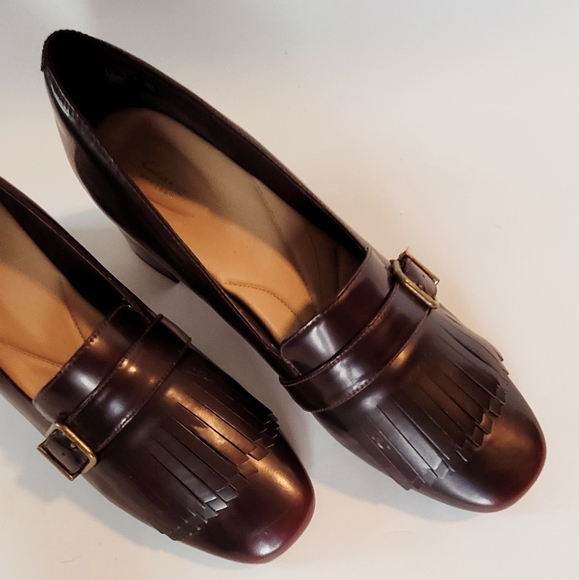 little burgundy clarks